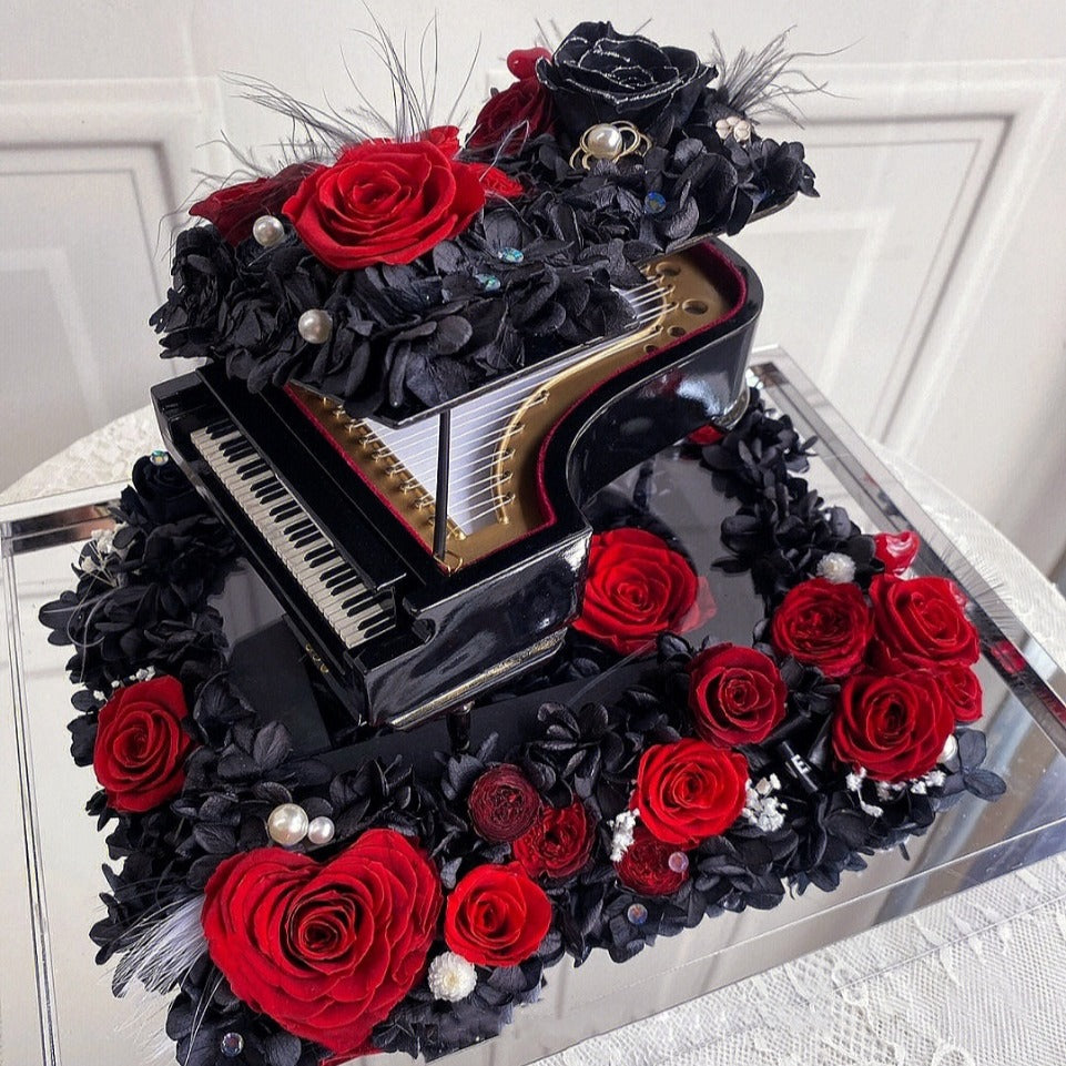 Piano Surrounded by Preserved Red Roses 鋼琴與永生紅玫瑰